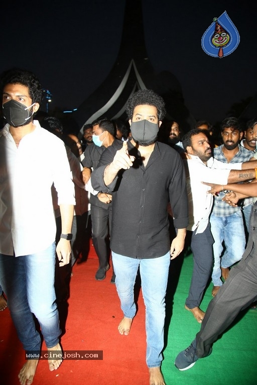Jr NTR and Kalyan Ram At NTR Ghat - 5 / 34 photos