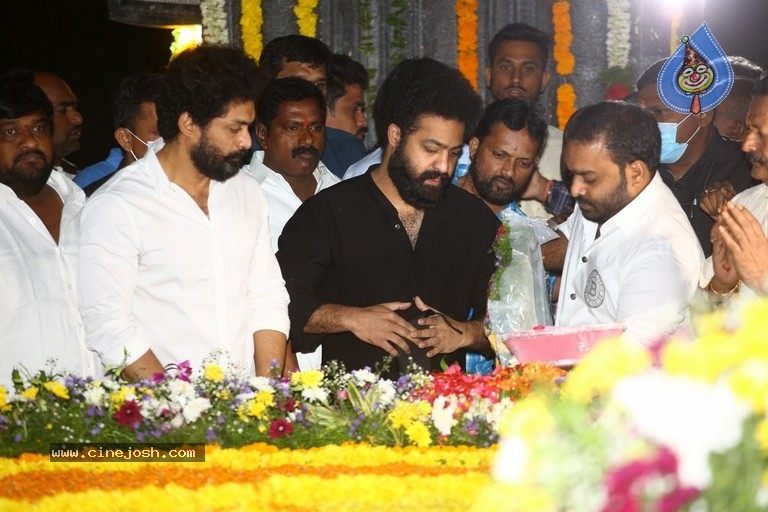 Jr NTR and Kalyan Ram At NTR Ghat - 16 / 34 photos
