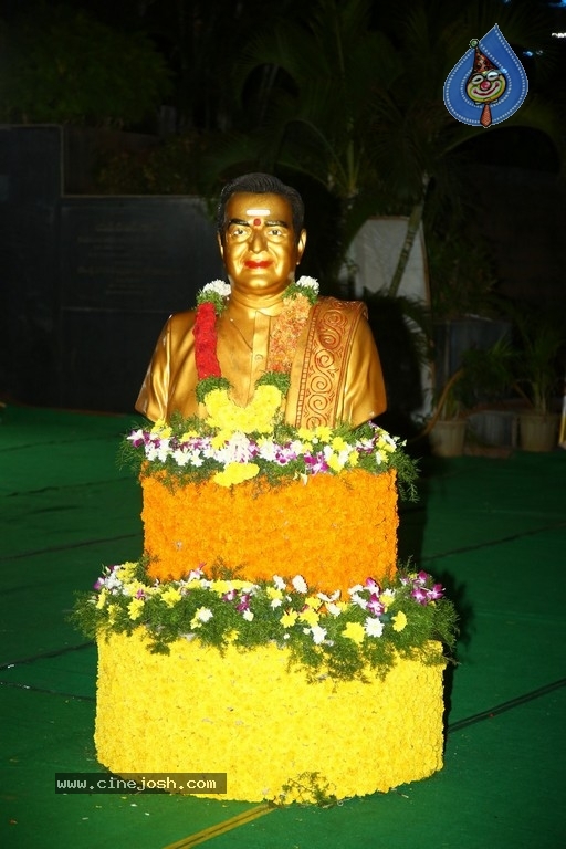 Jr NTR and Kalyan Ram At NTR Ghat - 19 / 34 photos