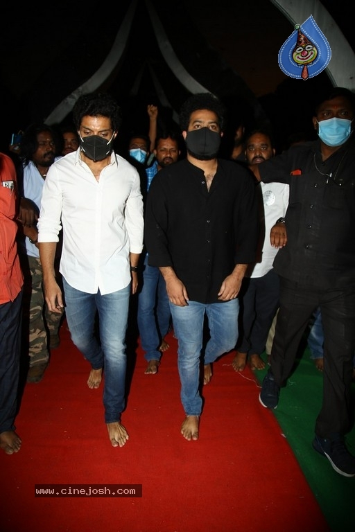 Jr NTR and Kalyan Ram At NTR Ghat - 27 / 34 photos