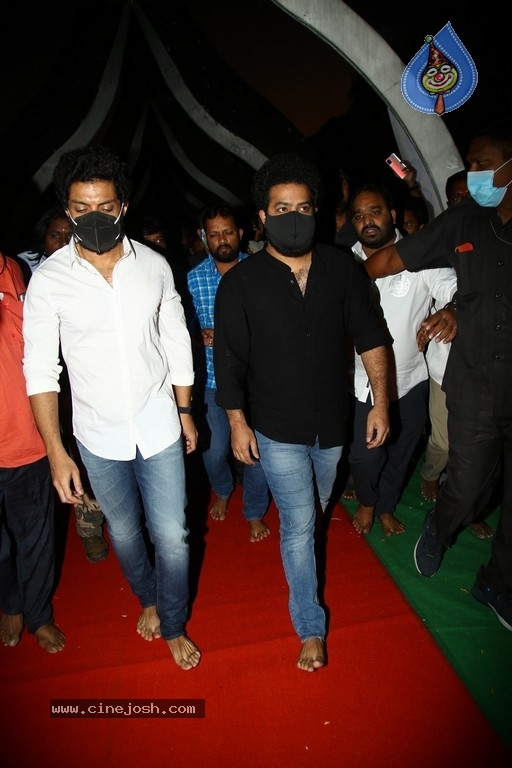 Jr NTR and Kalyan Ram At NTR Ghat - 31 / 34 photos