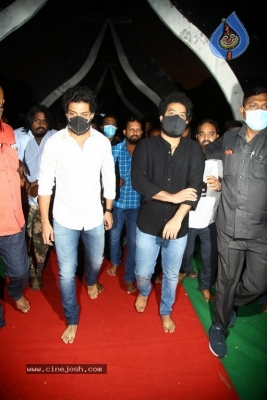 Jr NTR and Kalyan Ram At NTR Ghat - 10 of 34