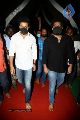 Jr NTR and Kalyan Ram At NTR Ghat - 33 of 34