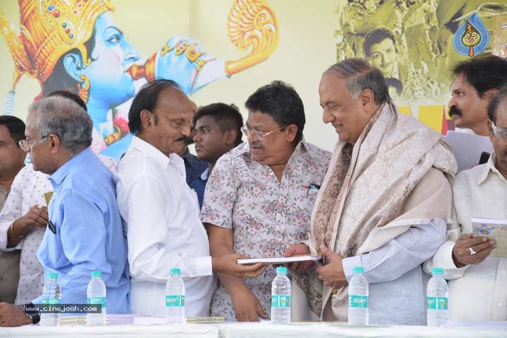 Mahanatudu-Prajanayakudu NTR book launch - 13 / 63 photos