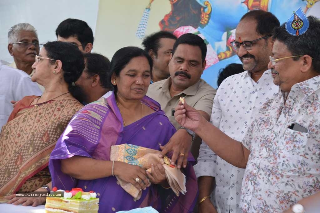 Mahanatudu-Prajanayakudu NTR book launch - 36 / 63 photos