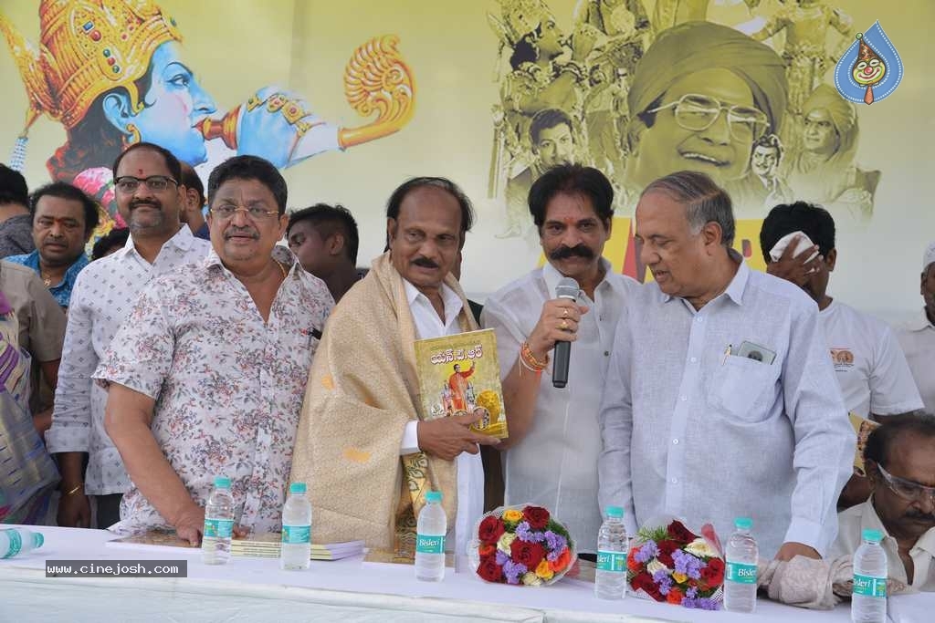 Mahanatudu-Prajanayakudu NTR book launch - 37 / 63 photos