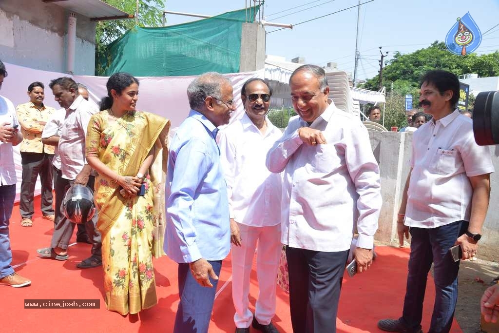 Mahanatudu-Prajanayakudu NTR book launch - 60 / 63 photos