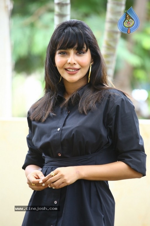 Aishwarya Lekshmi Pics - 7 / 18 photos