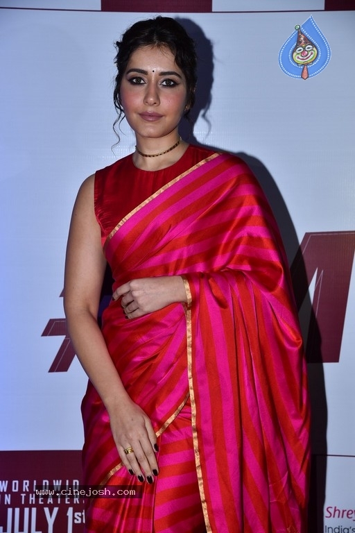 Raashi Khanna Photos - 2 / 17 photos