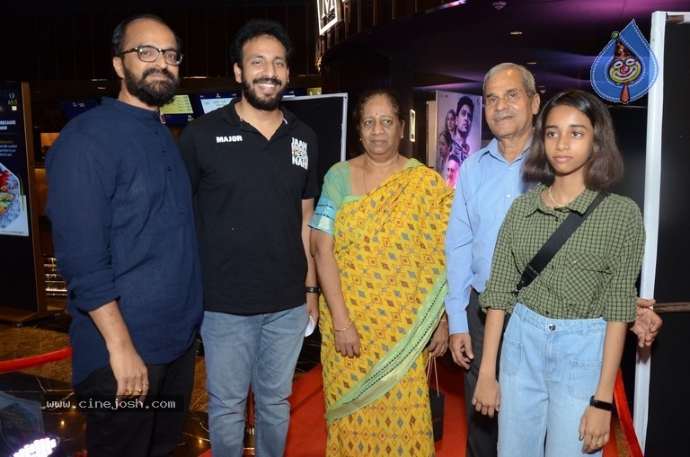 Major Movie Celebrity Show - 1 / 42 photos