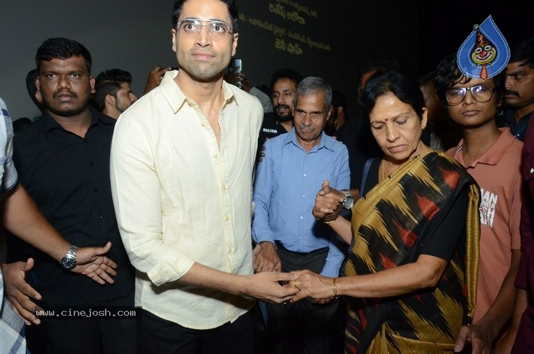 Major Movie Celebrity Show - 12 / 42 photos