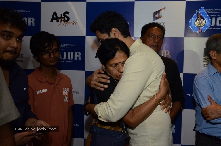 Major Movie Celebrity Show - 14 / 42 photos