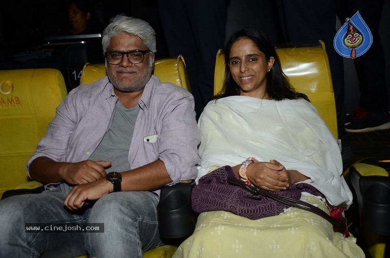 Major Movie Celebrity Show - 19 / 42 photos