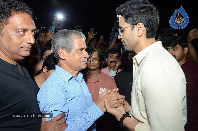 Major Movie Celebrity Show - 21 / 42 photos