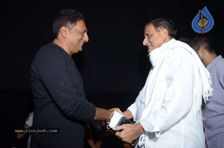 Major Movie Celebrity Show - 22 / 42 photos