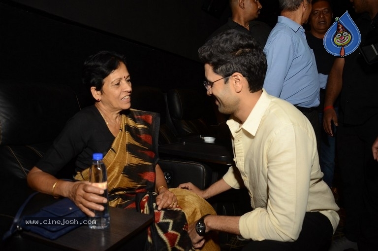 Major Movie Celebrity Show - 24 / 42 photos