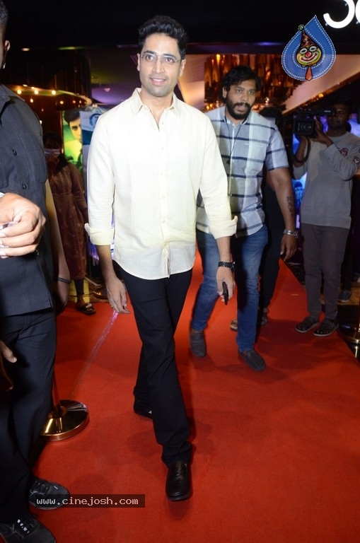 Major Movie Celebrity Show - 26 / 42 photos