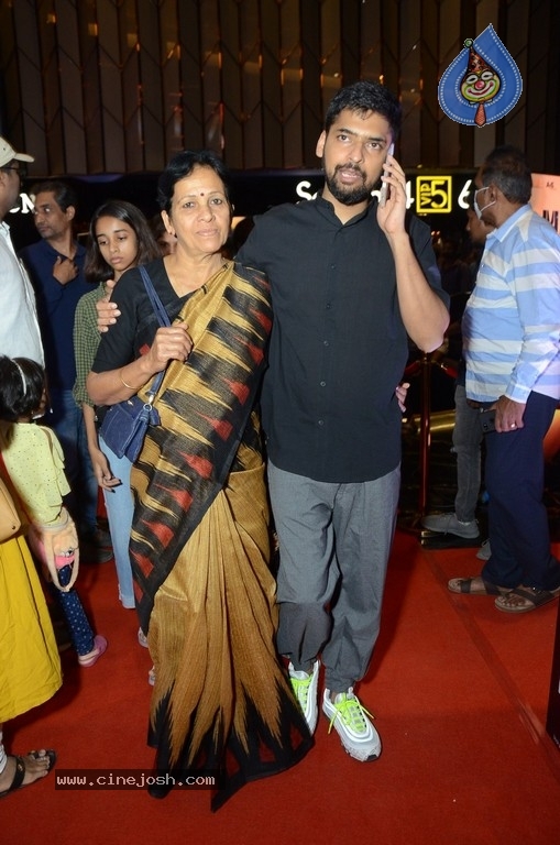 Major Movie Celebrity Show - 29 / 42 photos