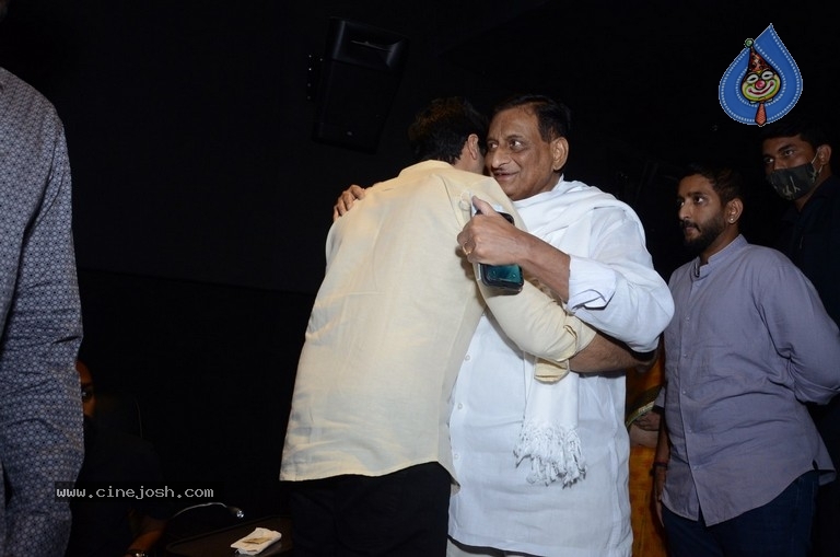 Major Movie Celebrity Show - 39 / 42 photos