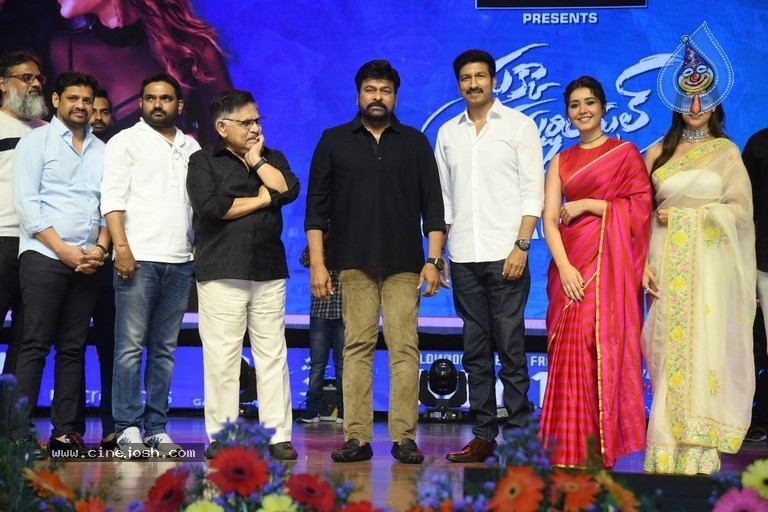 Pakka Commercial Pre Release Event - 13 / 41 photos