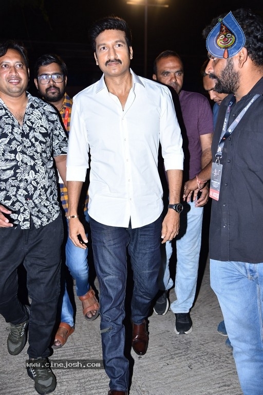 Pakka Commercial Pre Release Event - 37 / 41 photos