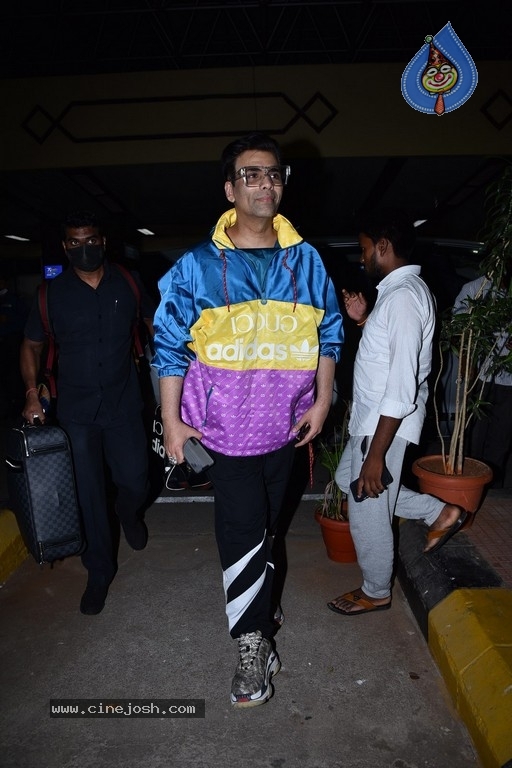 Liger Movie team at Begumpet Airport - 6 / 20 photos