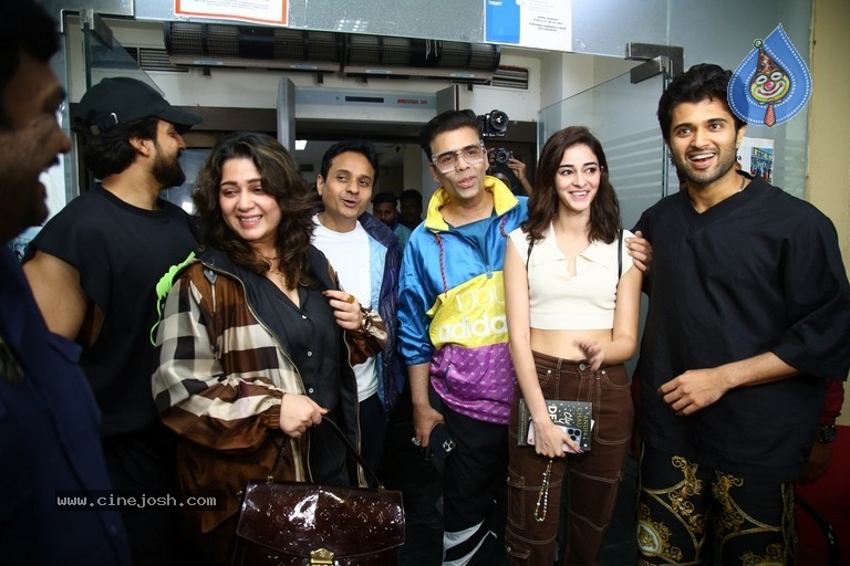 Liger Movie team at Begumpet Airport - 7 / 20 photos
