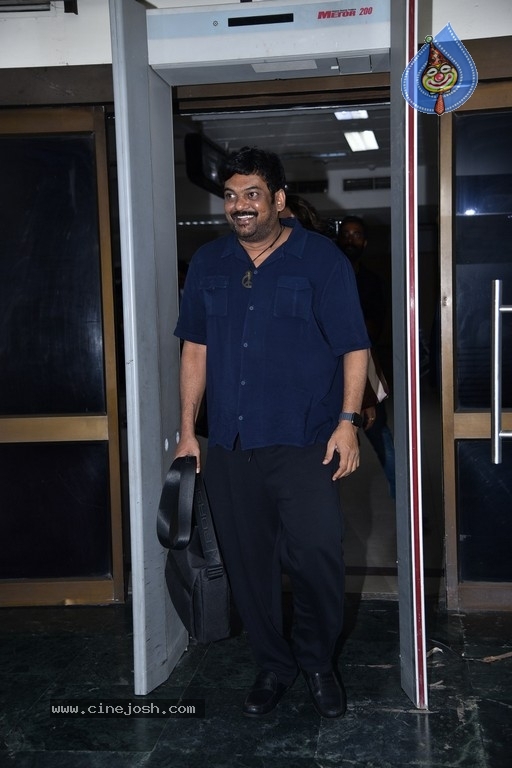 Liger Movie team at Begumpet Airport - 9 / 20 photos