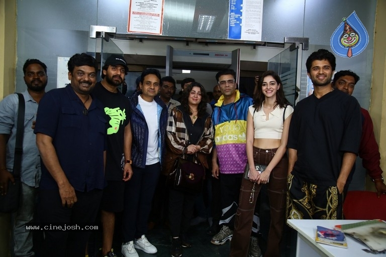 Liger Movie team at Begumpet Airport - 14 / 20 photos