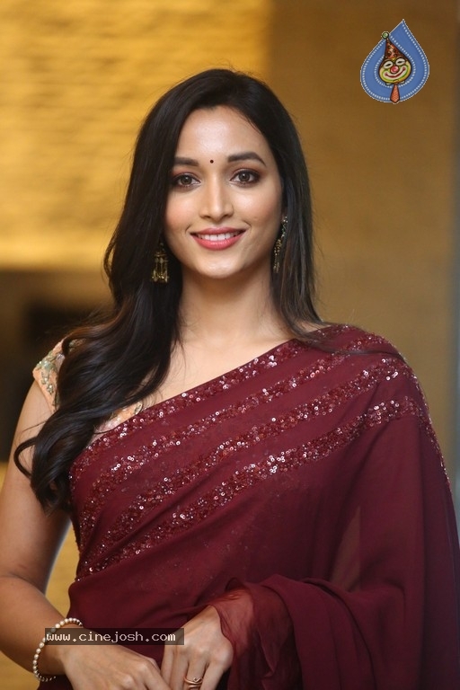 Srinidhi Shetty Photos - 6 / 16 photos