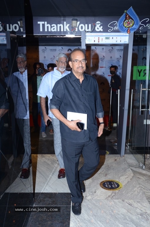 Celebrities At Laal Singh Chaddha Premiere Event - 22 / 42 photos