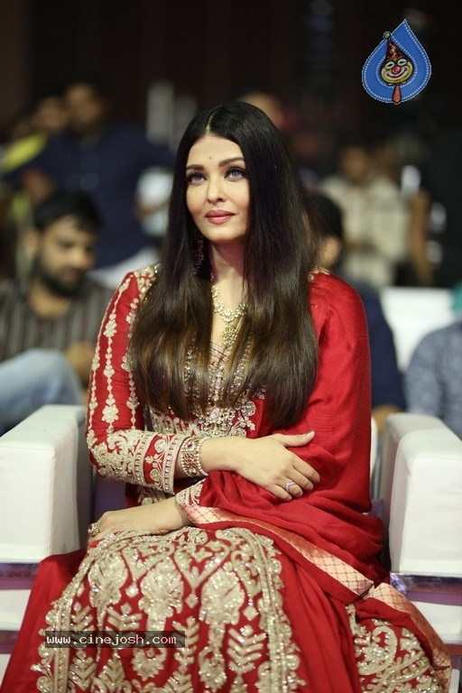 Aishwarya Rai Photos - 8 / 20 photos