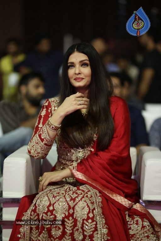 Aishwarya Rai Photos - 11 / 20 photos