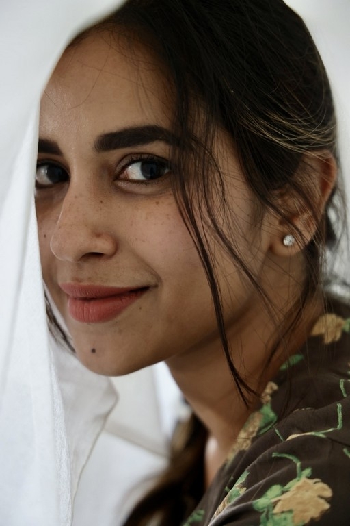 Komalee Prasad Stills - 5 / 5 photos