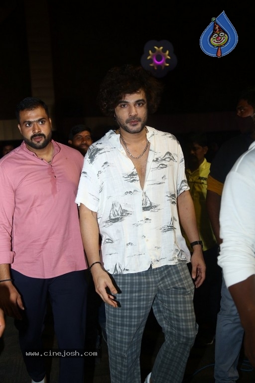 Aa Ammayi Gurinchi Meeku Cheppali Event - 25 / 59 photos