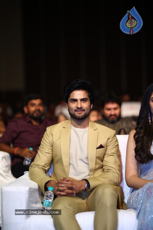 Aa Ammayi Gurinchi Meeku Cheppali Event - 41 / 59 photos