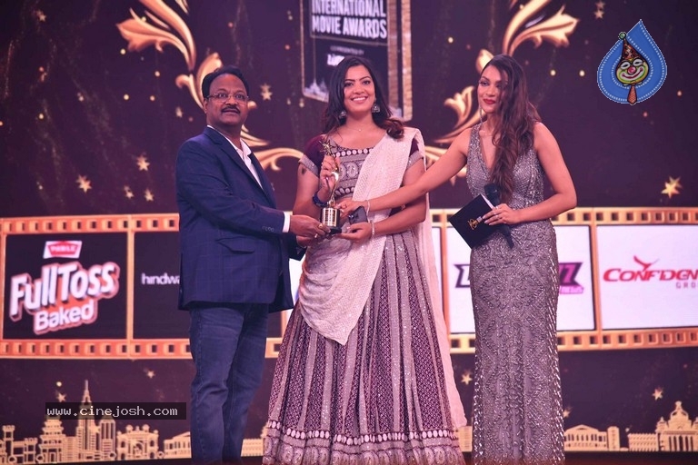 Celebrities at SIIMA 2022 Awards - 3 / 61 photos
