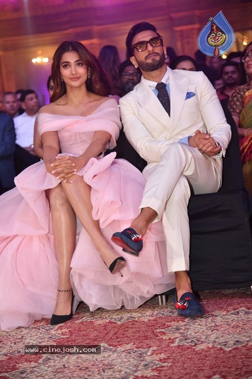 Celebrities at SIIMA 2022 Awards - 50 / 61 photos