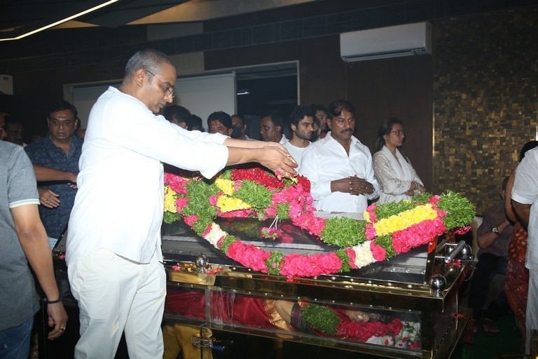 Mahesh Mother Indira Devi Condolences Photos - 22 / 36 photos