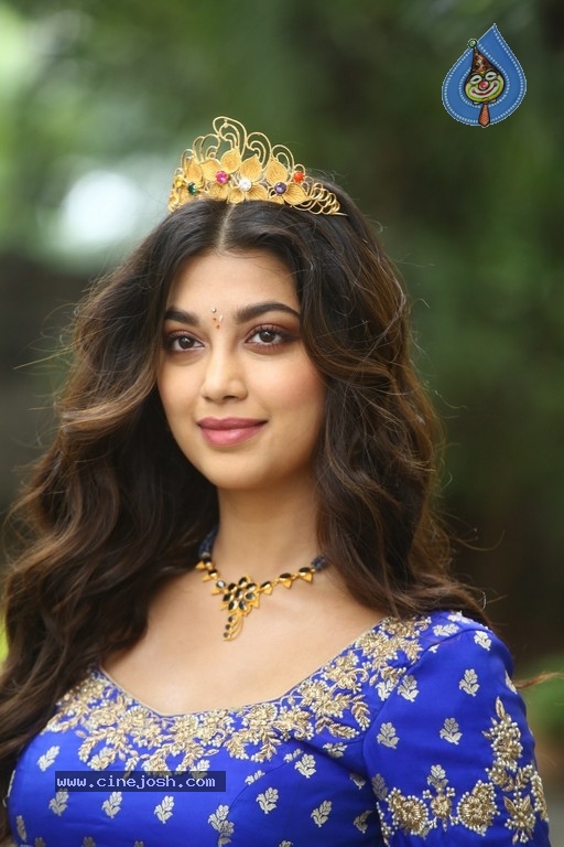 Digangana Suryavanshi Photos - 13 / 15 photos