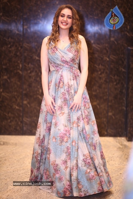 Maria Ryaboshapka Photos - 9 / 18 photos