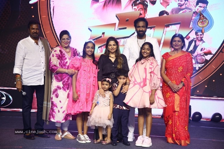 Ginna Movie Pre Release event - 12 / 38 photos