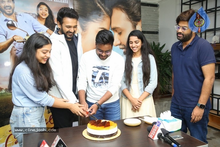 Swathi Muthyam Success Celebrations - 7 / 16 photos