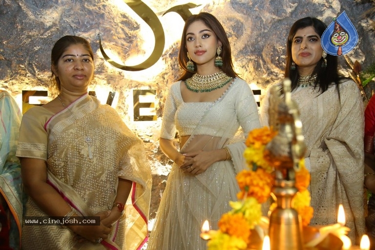 Anu Emmanuel Launches SR Jewellery - 25 / 34 photos
