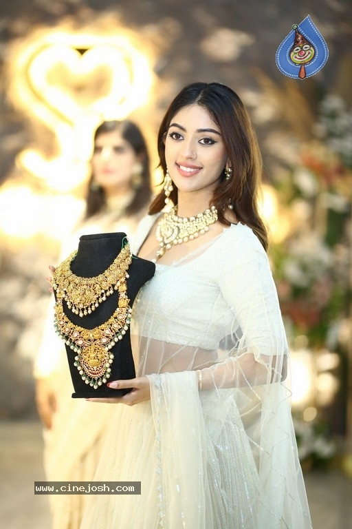Anu Emmanuel Launches SR Jewellery - 27 / 34 photos