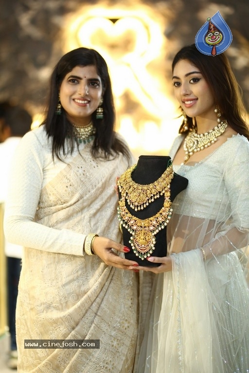 Anu Emmanuel Launches SR Jewellery - 30 / 34 photos