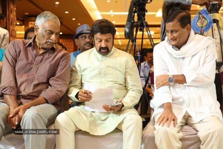 Felicitation of L Vijayalakshmi by Balakrishna - 2 / 21 photos