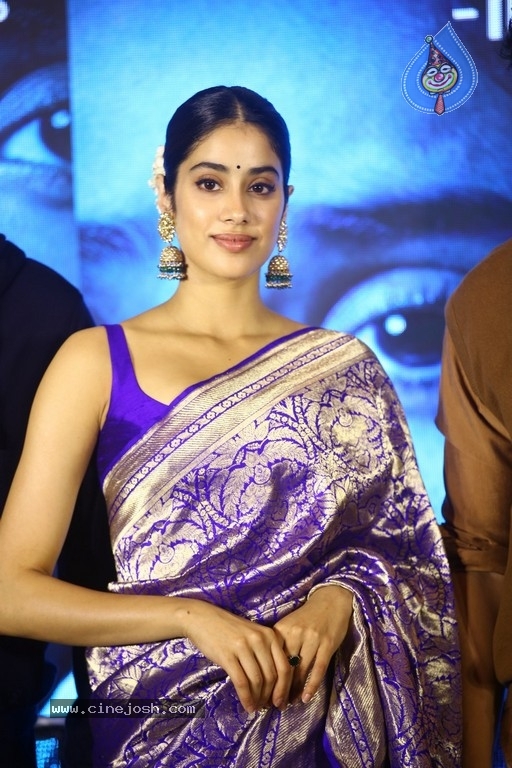 Janhvi Kapoor Pics - 20 / 21 photos