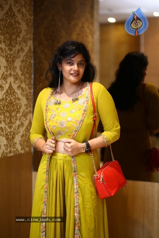 Kalpika Ganesh Photos - 17 / 18 photos