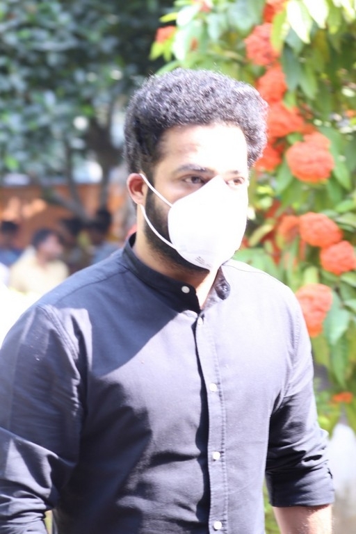 Celebs Pay Condolences to Superstar Krishna 02 - 44 / 113 photos